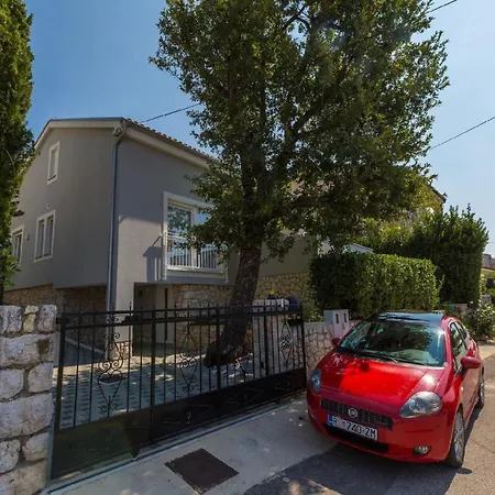 Hébergement de vacances Fuer 6 Personen Ca 90 Qm In Dramalj, Kvarner Bucht Crikvenica Und Umgebung *